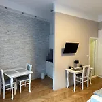 Nice 5 Apartments