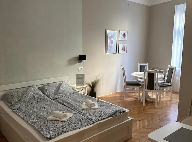 Nice 5 Apartments